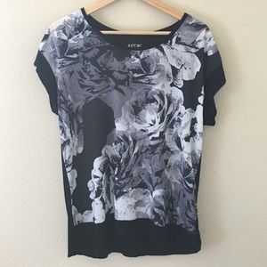 Apt. 9 Rose Design Flowy Top